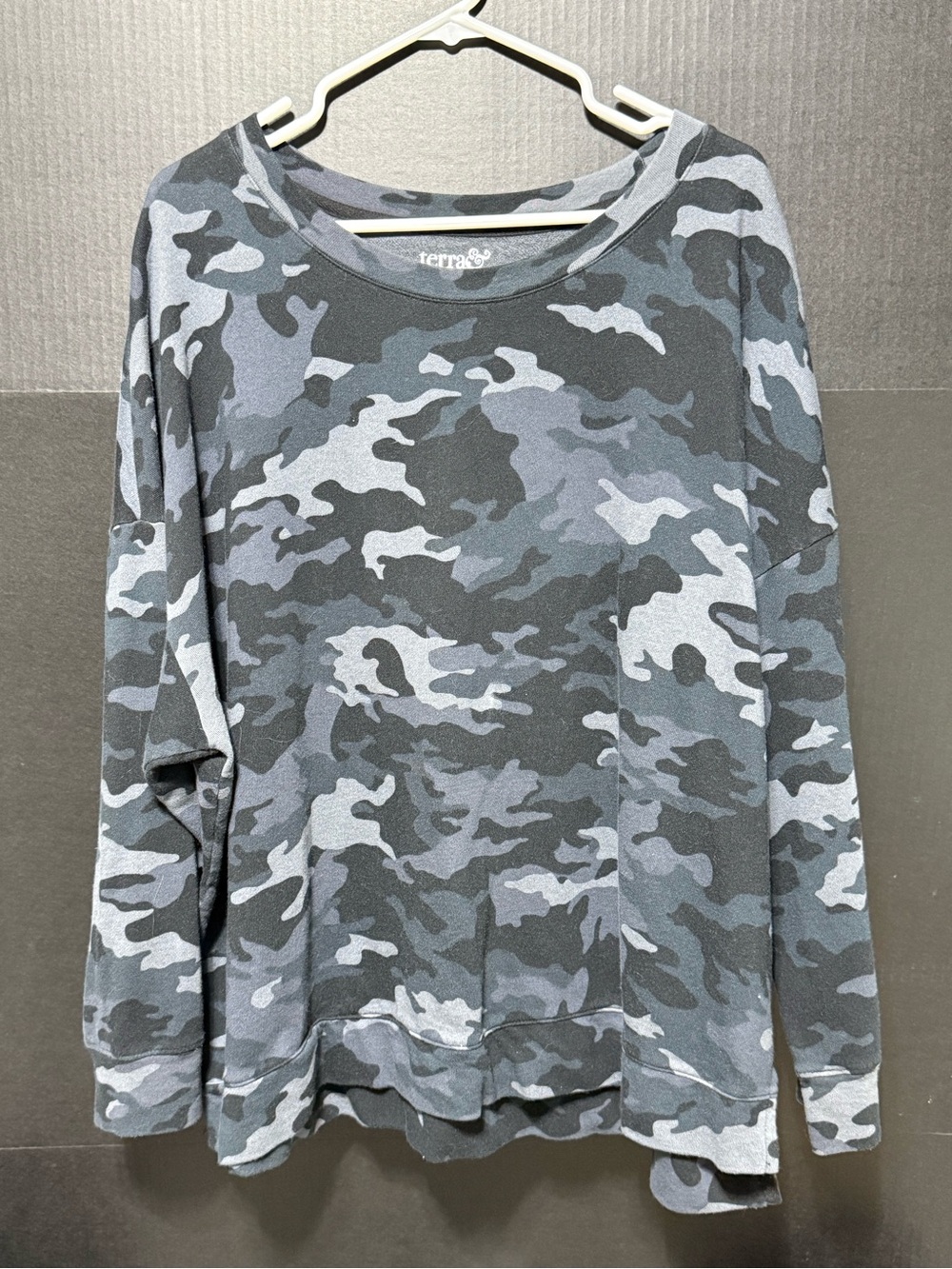 🔱Terra & Sky Plus Size Camouflage Long Sleeve Pullover with Side Slits